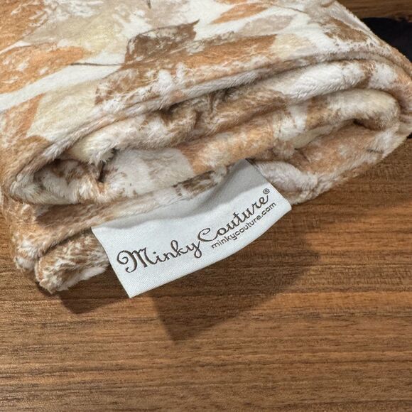 Minky Couture Plush Autumn Leaves Print Standard Size Pillowcase Soft - Picture 7 of 8